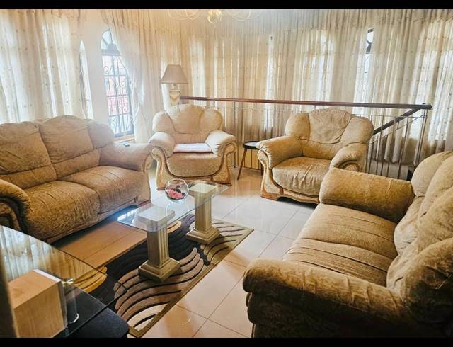 3 BEDROOM HOUSE TO LET IN SHALLCROSS